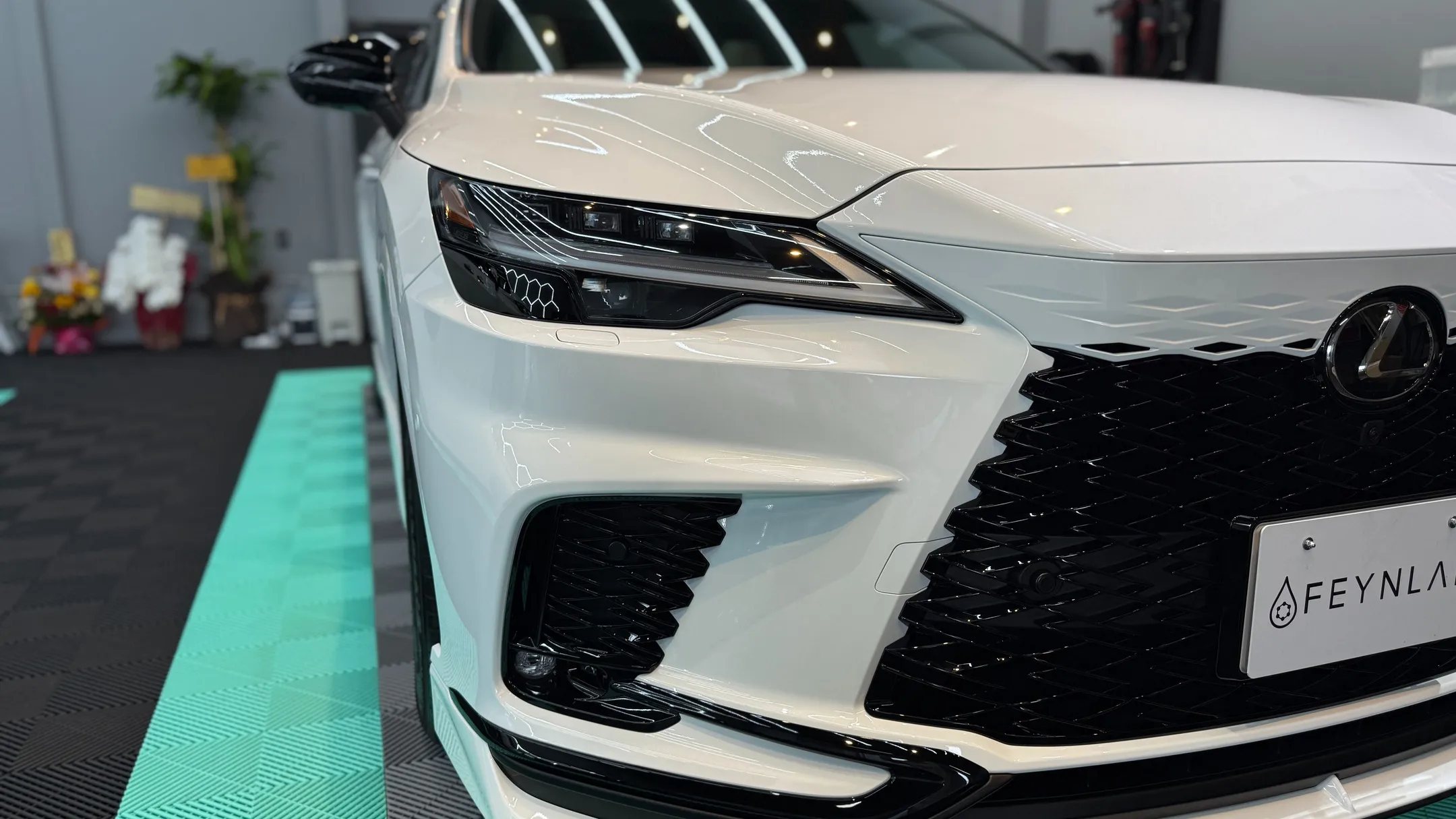 🚗✨ こんにちは！今日は、ラットガレージのカーディテーリング...