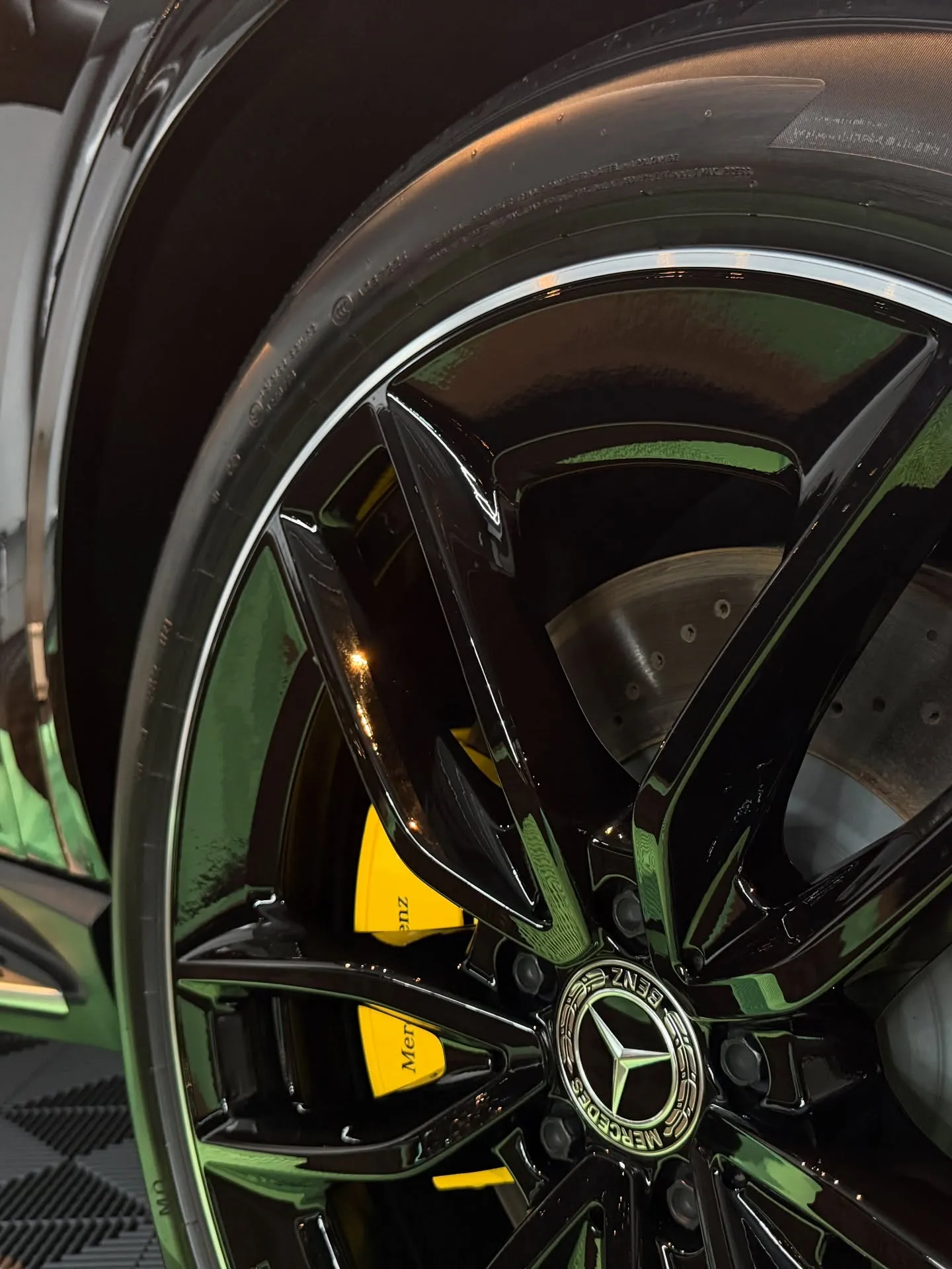 こちらは、新車ベンツGLE450dに施工された特別なコーティ...