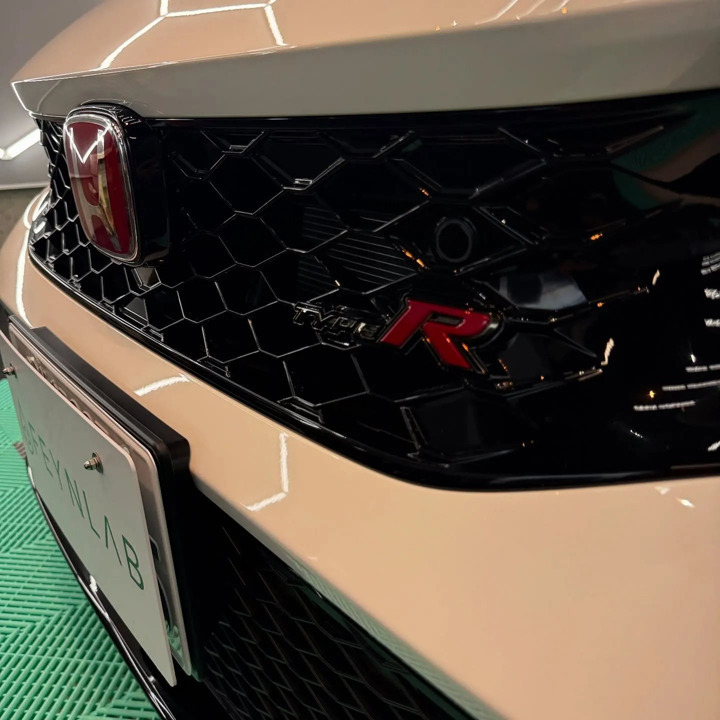 🚗✨新車のシビックタイプRをピカピカにするディテーリングを施...