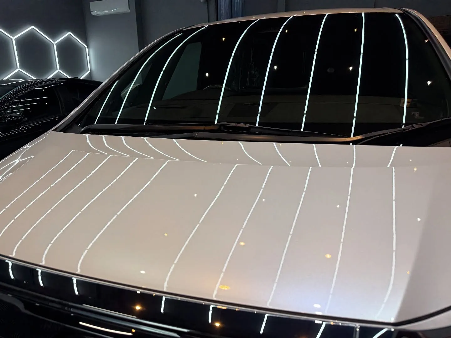 🚗✨皆様のお車をより美しく保つために、当店では最新のコーティ...