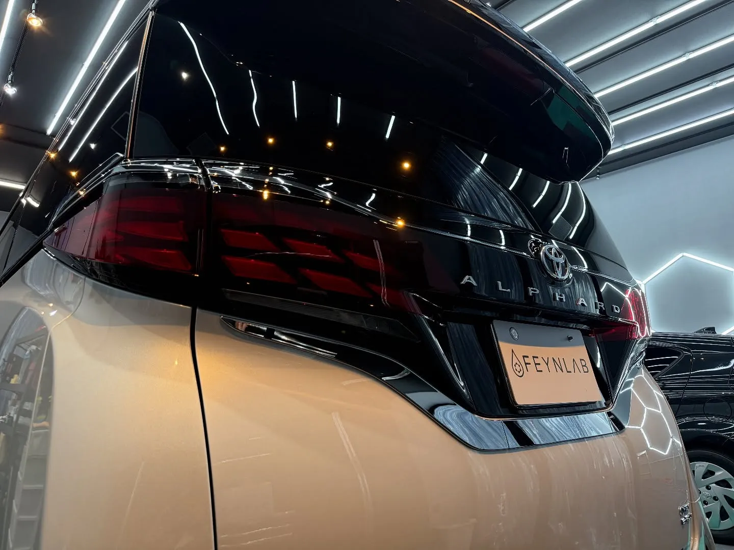 🚗✨皆様のお車をより美しく保つために、当店では最新のコーティ...