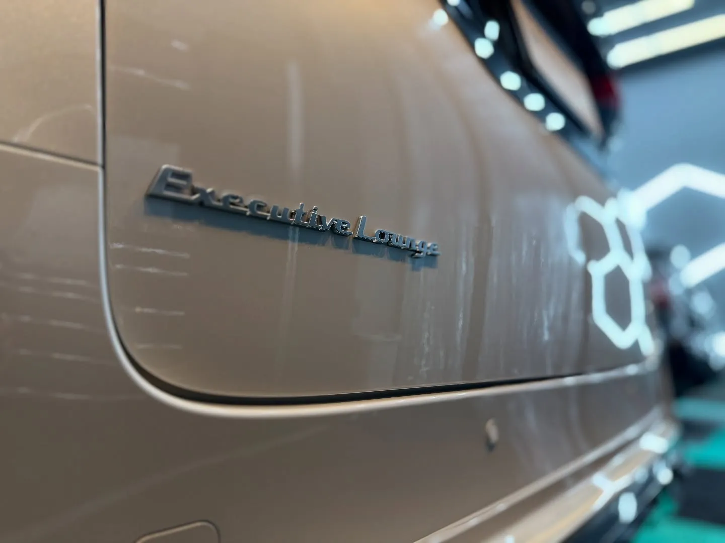 🚗✨皆様のお車をより美しく保つために、当店では最新のコーティ...