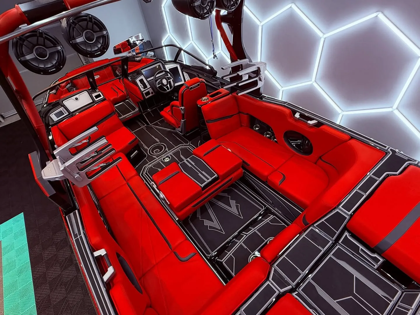 この度、弊社ではウェイクボードやウェイクサーフィンで有名なト...