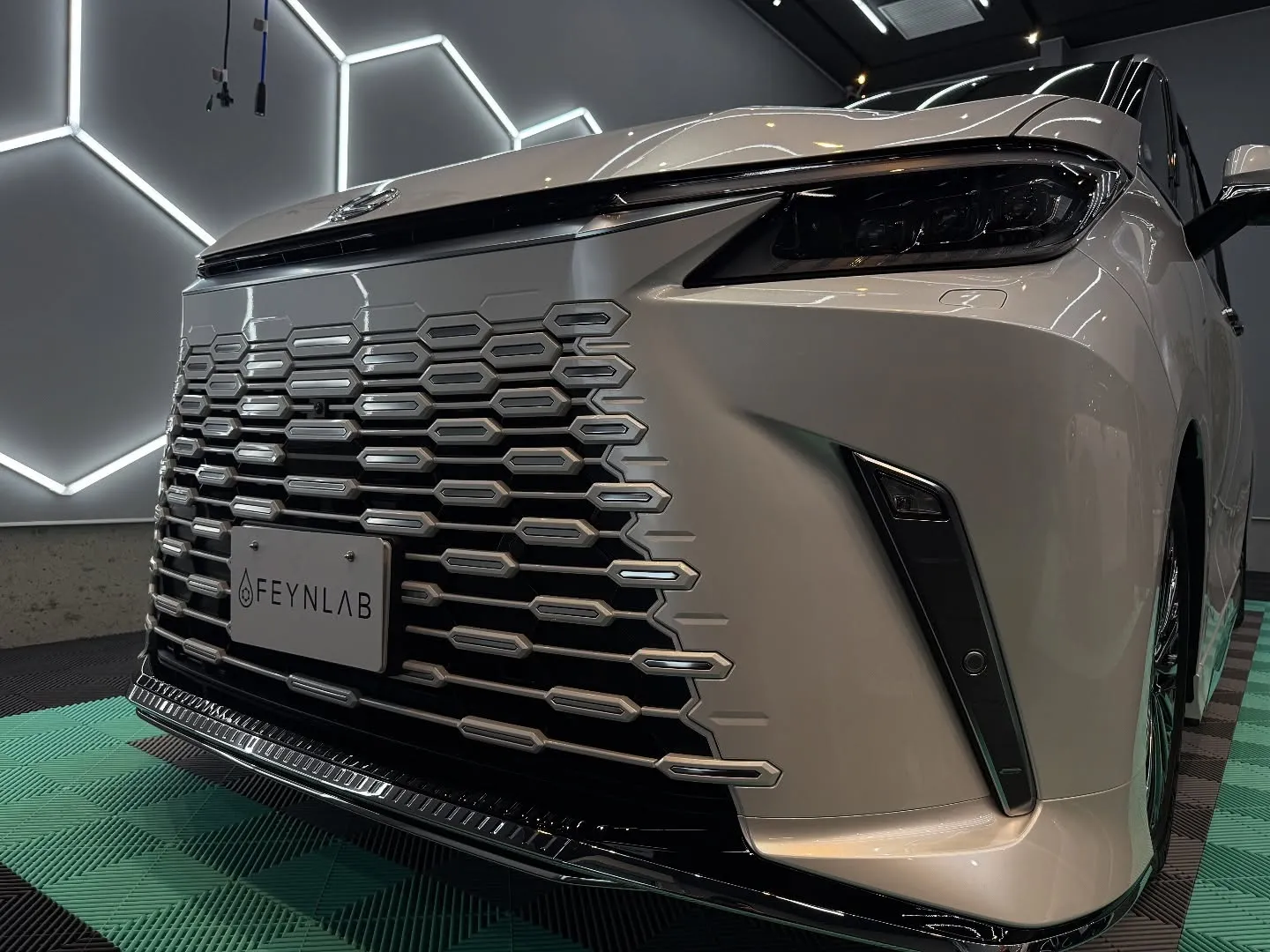 🚗✨ レクサス LM に最高品質のセラミックコーティングを施...