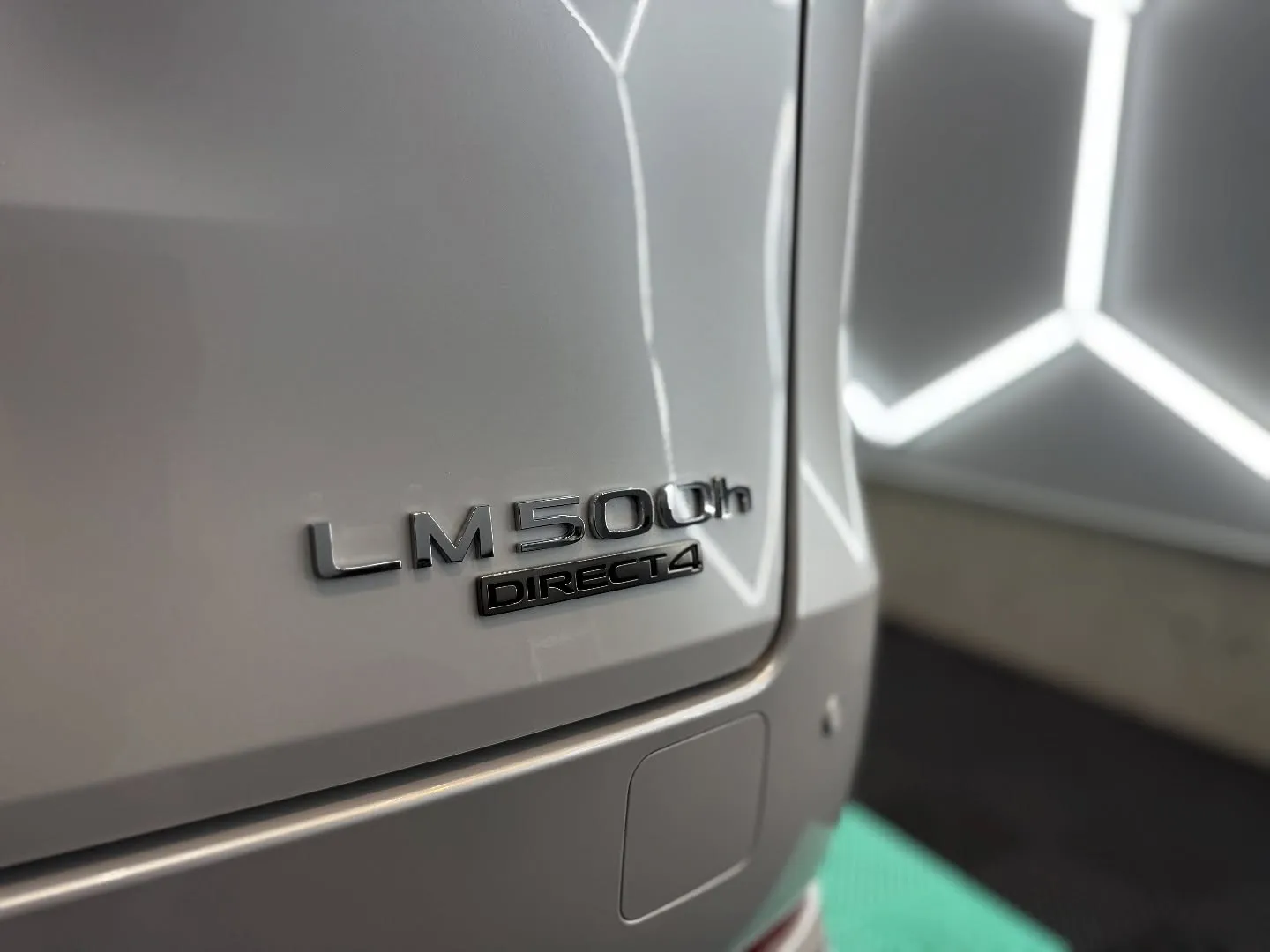 🚗✨ レクサス LM に最高品質のセラミックコーティングを施...